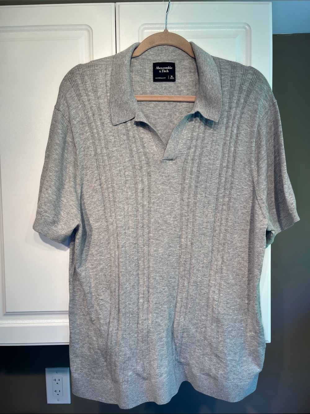 Men’s Abercrombie Sweater, size XL, gray. Never worn.
